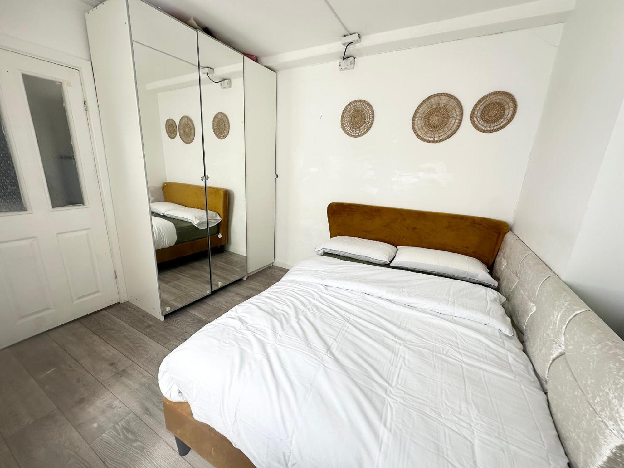 Beautiful Home In London With Easy Access To Central London Sutton  Exterior photo